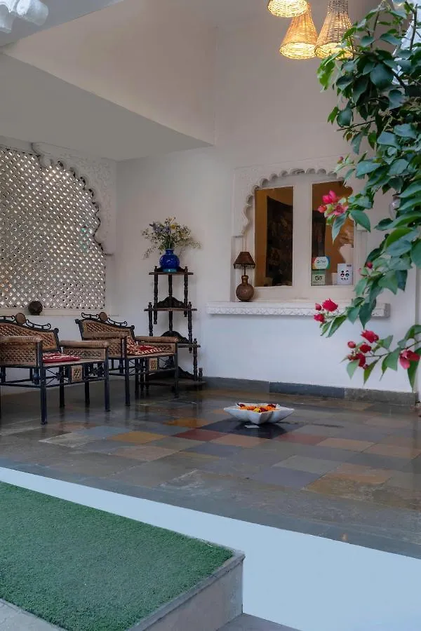 Hibiscus Hotel Udaipur 3*,  India